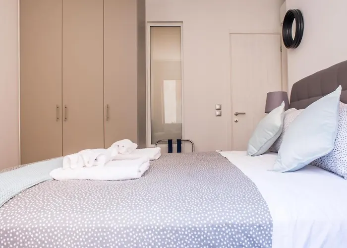 A21 Pristine Suite A Breath Away From Parthenoon!