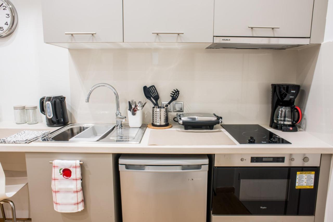 Apartment A21 Pristine A Breath Away From Parthenoon! Athens